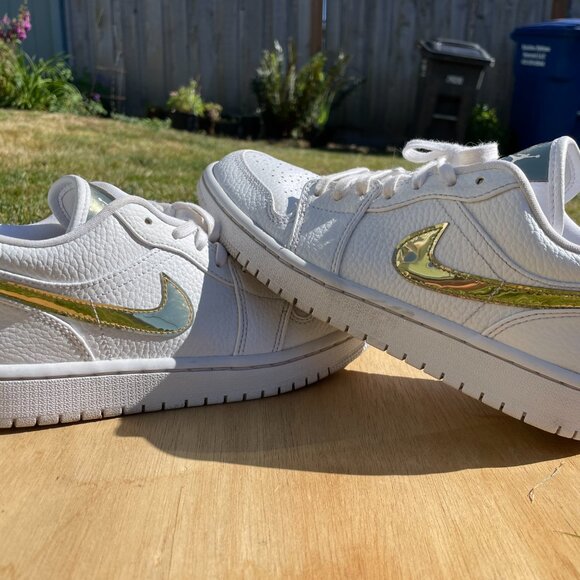 Wmns Air Jordan 1 Retro Low 'White Metallic Gold' 2020 - Picture 5 of 6